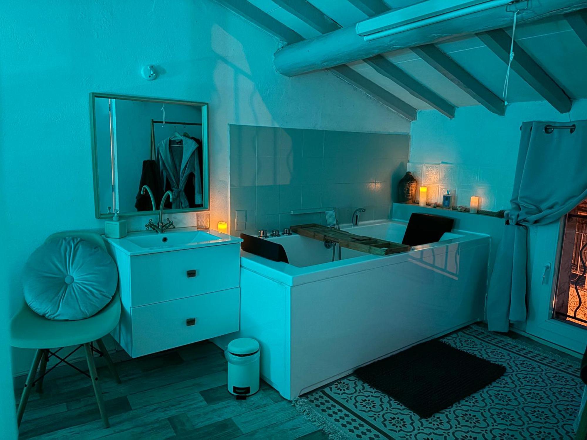 Love Appart Balnéo Jacuzzi Romantique Insolite Le Barroux Exterior foto
